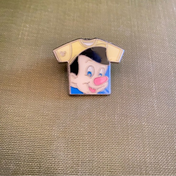 Other - 💜Pinocchio T Shirt Disney Pin